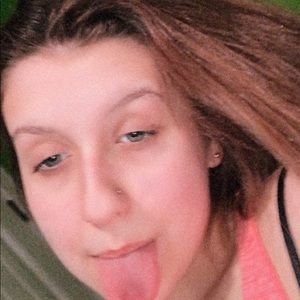 Meet your Posher, Caitlin